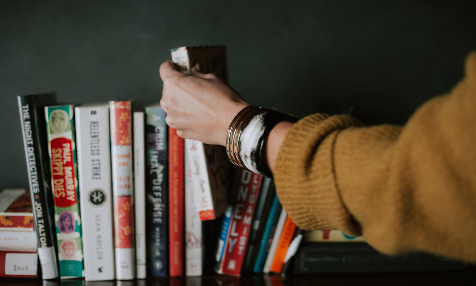 A Book Lover\u2019s Guide to Reading More While Owning Less
